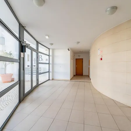 Wonderful One Bedroom Near The In Olhos de Água