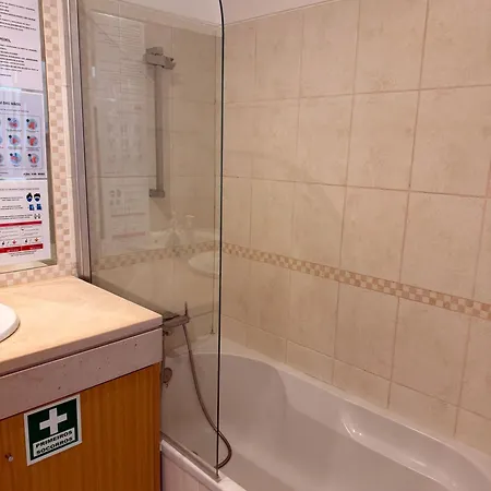 Wonderful One Bedroom Near The In
