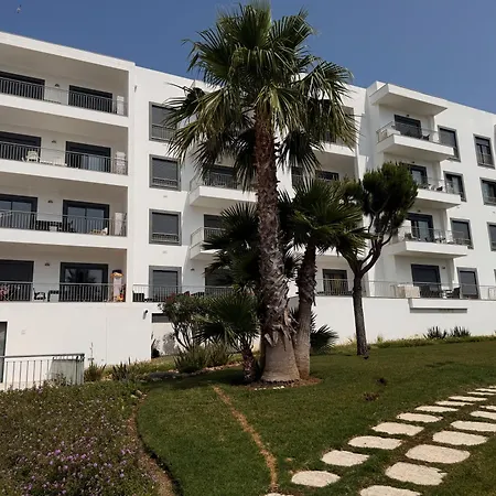 Wonderful One Bedroom Near The In *