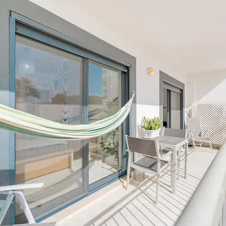 Wonderful One Bedroom Near The In *